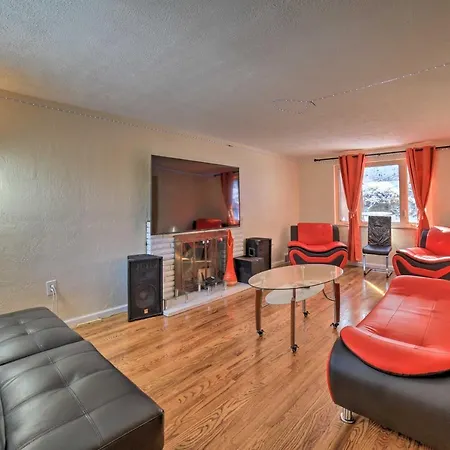 Cute Home With Patio About 7 Mi To Dtwn Pittsburgh