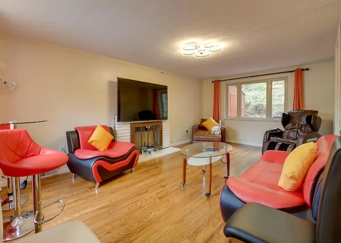Holiday home Cute W/ Patio ~ 7 Mi To Dtwn Pittsburgh