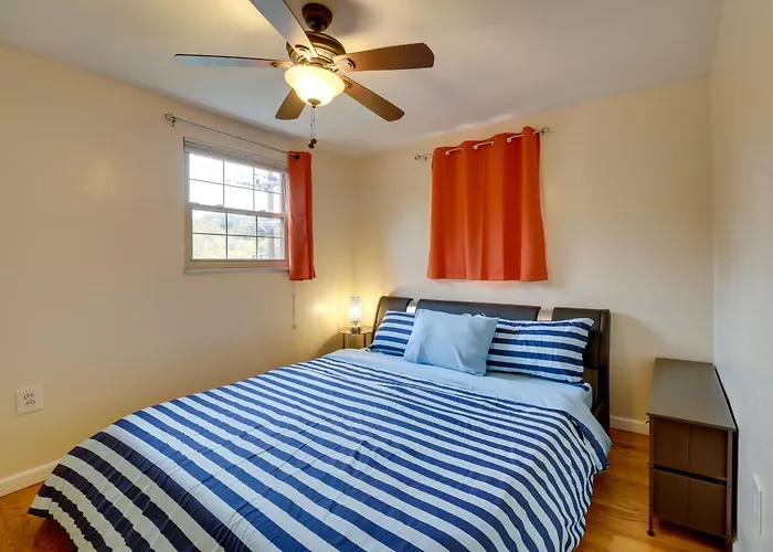 Holiday home Cute W/ Patio ~ 7 Mi To Dtwn *
