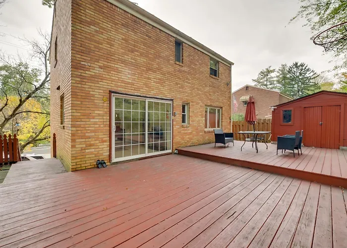 Cute W/ Patio ~ 7 Mi To Dtwn Pittsburgh