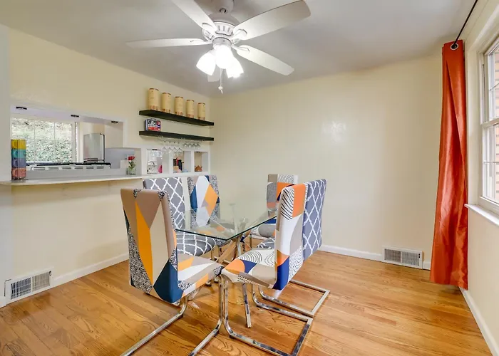Holiday home Cute W/ Patio ~ 7 Mi To Dtwn *