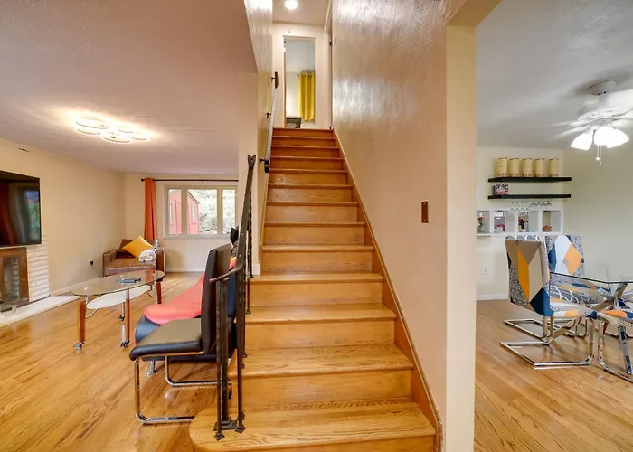 Holiday home Cute W/ Patio ~ 7 Mi To Dtwn Pittsburgh