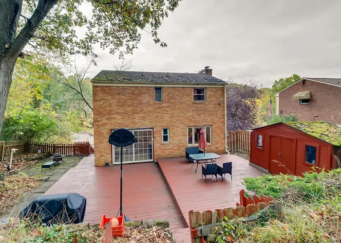 Holiday home Cute W/ Patio ~ 7 Mi To Dtwn *